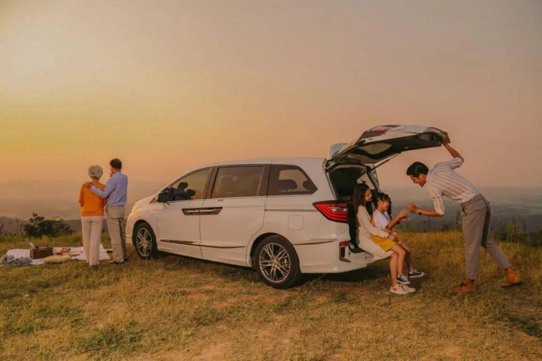 低油耗优势一箱油最高续航可达900km家庭出游毫无压力自己快乐即使是