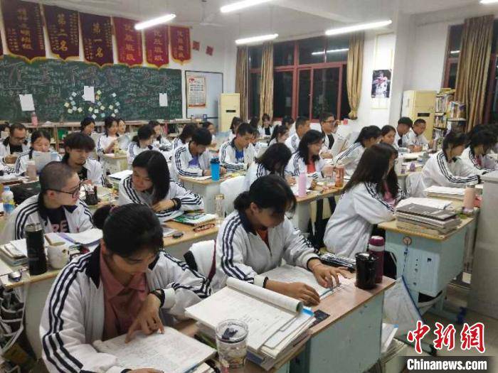 浙江新疆"内高班"的国庆假期:独在异乡不是客_台州