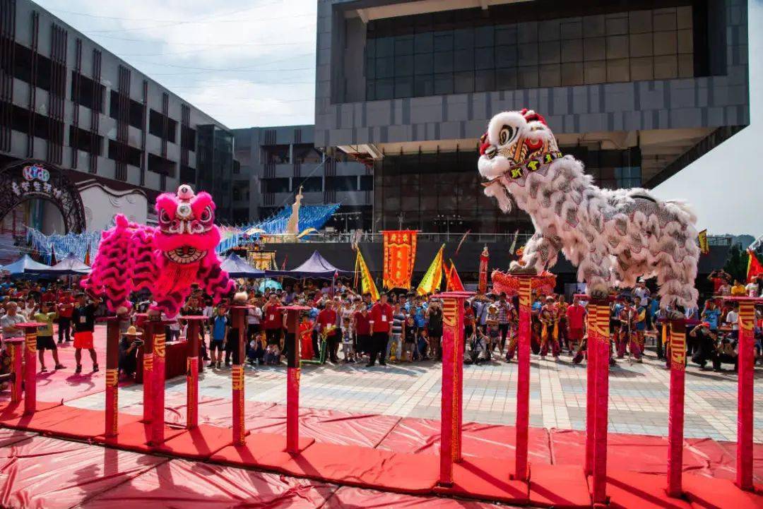 据悉,极具传统文化味道的"江门圩日"在国庆期间连开8天.