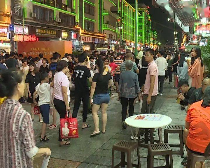 火爆博白客家文化步行街成了网红打卡地