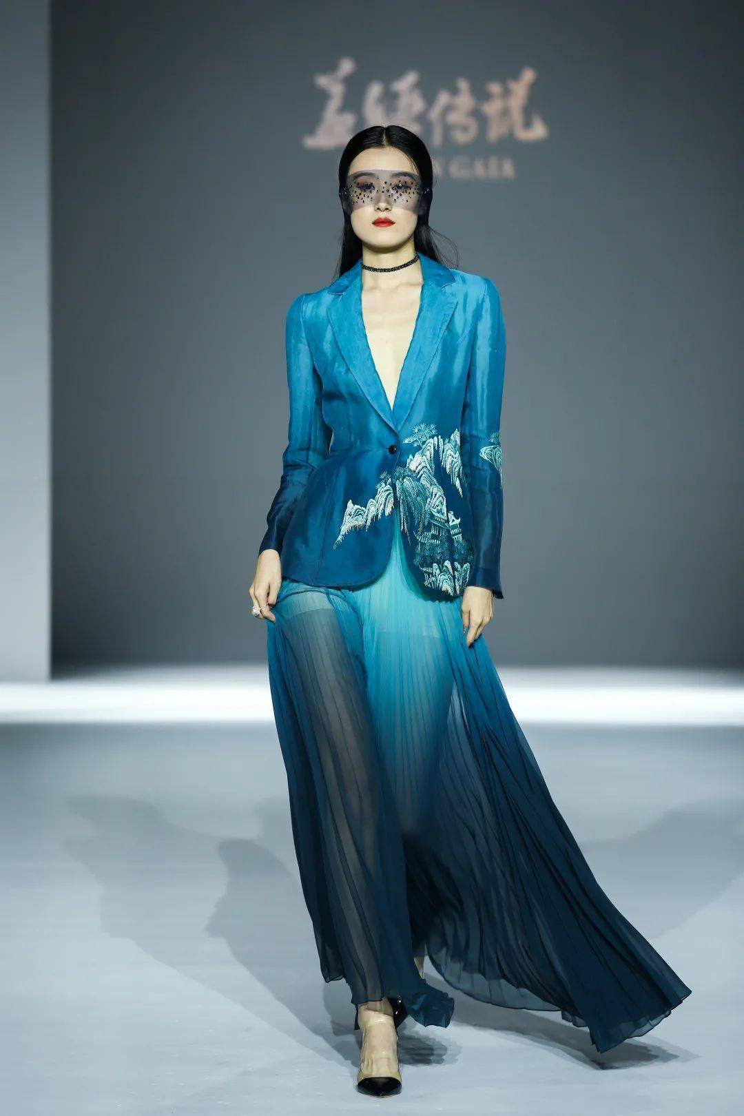 盖娅传说2021春夏大秀气韵如兰礼仪圆明