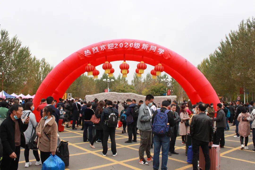 下面让我们来看看今天的迎新现场吧