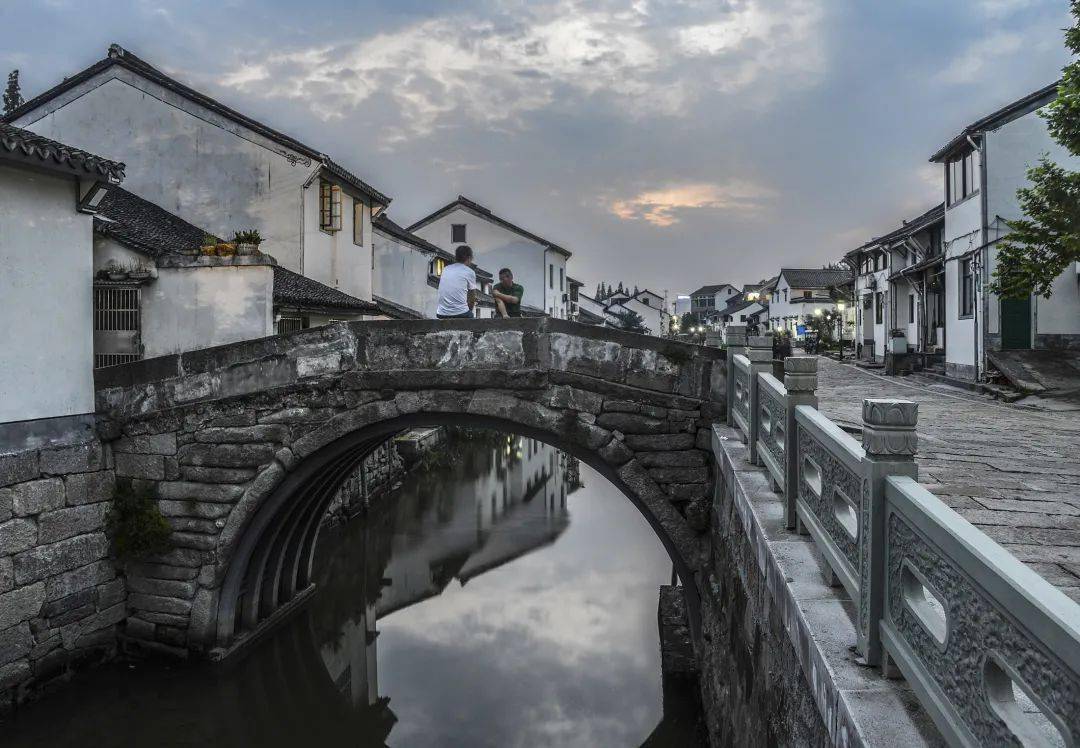 西兴老街角逐全市十佳就缺你这一票