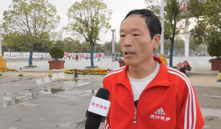 這是縣融媒體中心聯合人民公園天行健步隊共同舉行的創文宣傳活動,近