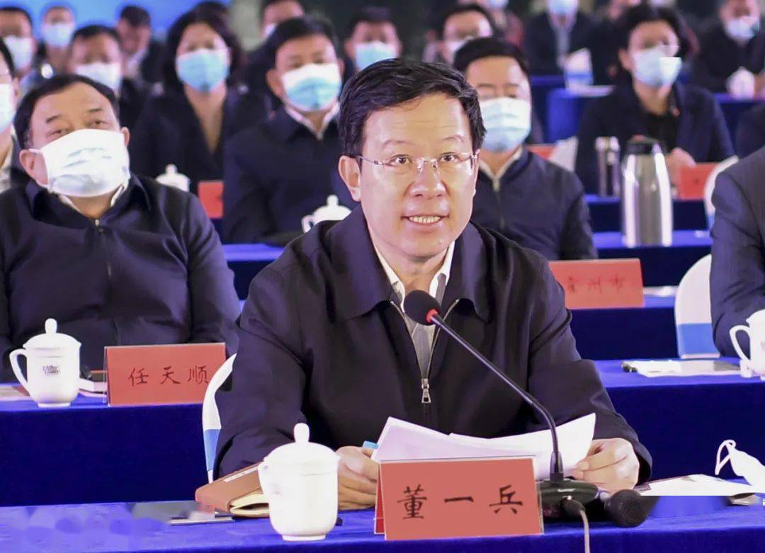 市委副书记,市长李云峰主持临汾分会场签约仪式.