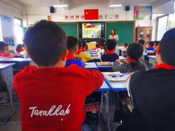 校园资讯英埔中心小学开展从小学先锋长大做先锋少先队建队节活动