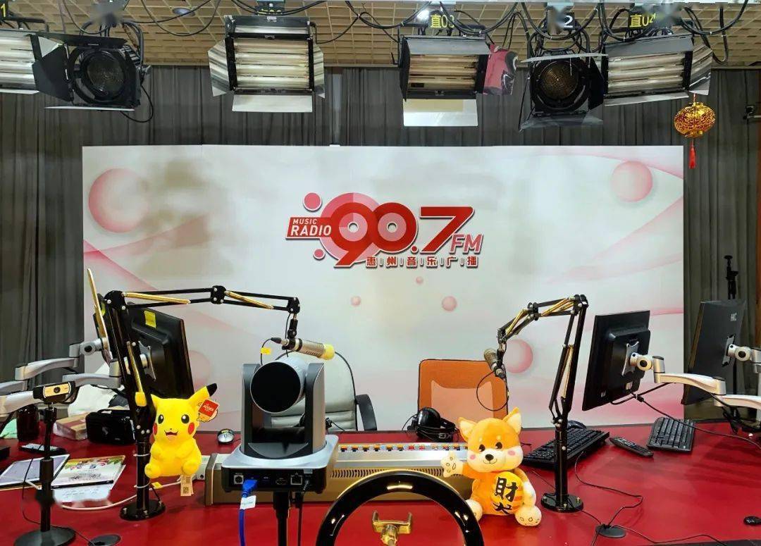 广播也能看颜啦!907 就是这么任性