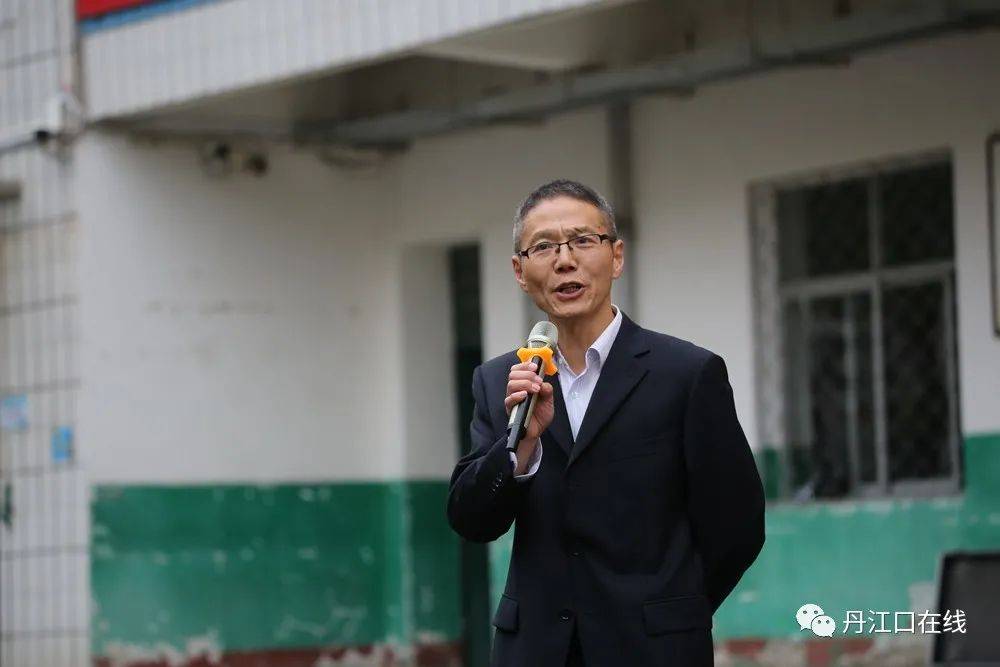 丹江口市一中高二年级自奋自强立志成才主题演讲比赛暨才艺展示活动