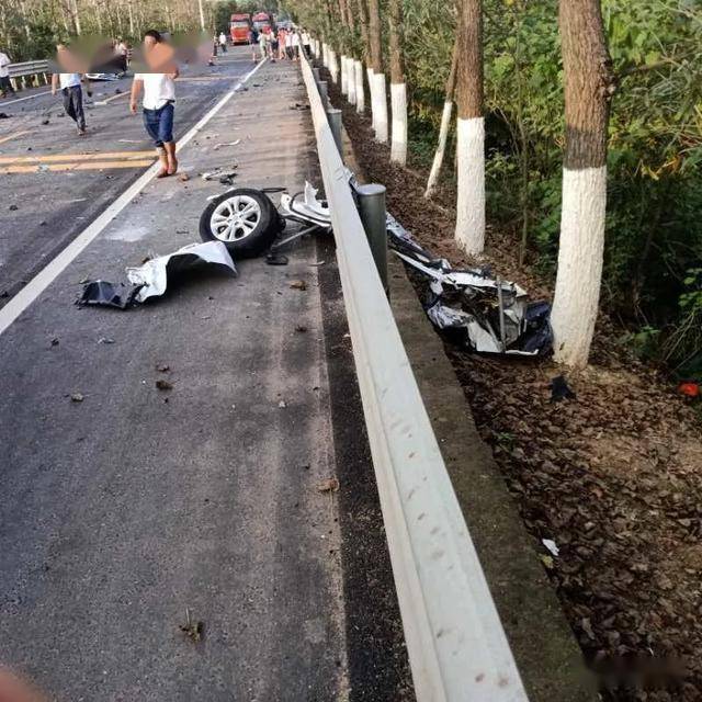 半个小车都没了赣州发生一起惨烈车祸警方司机醉驾