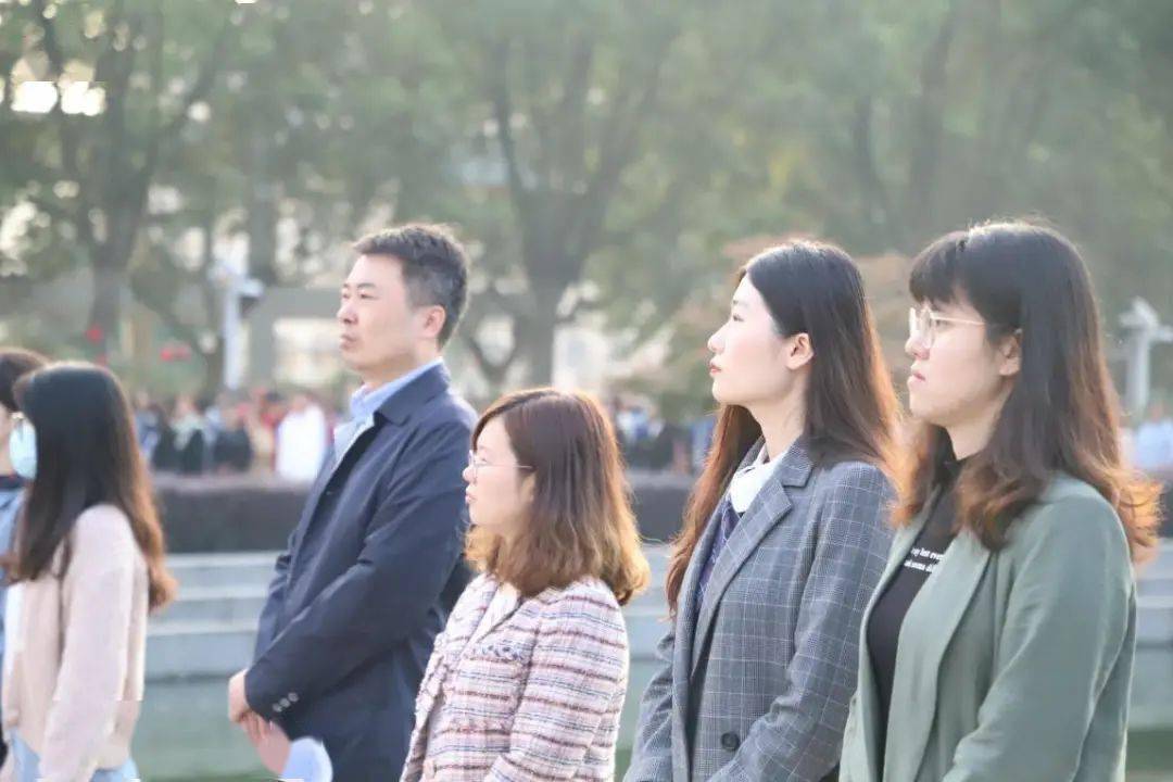 同心战"疫",薪火相传|我院举行"致敬抗疫精神"主题升旗仪式