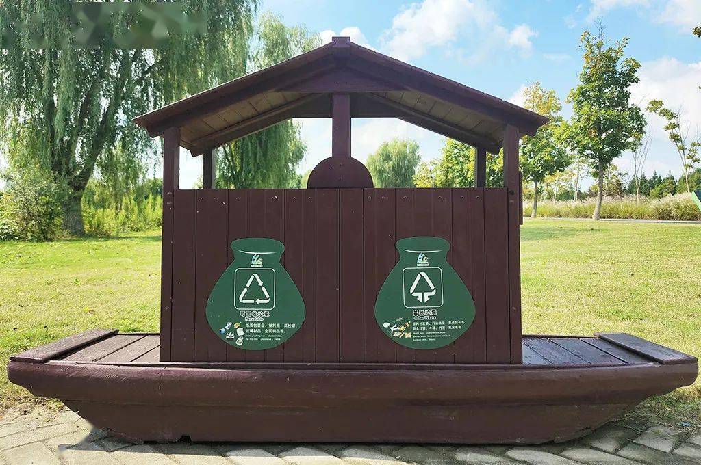 景区内的垃圾桶也由员工亲手制作!想不到吧!