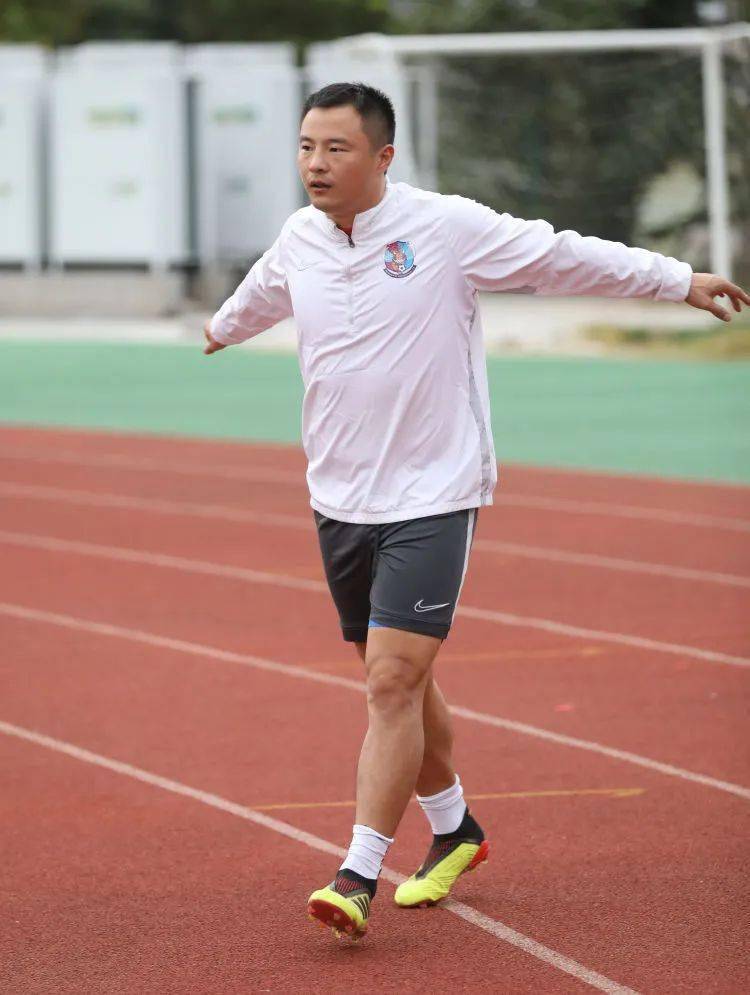 吴金贵:的确是这样,球员的拼搏精神让我感动,还有他们对技战术的执行