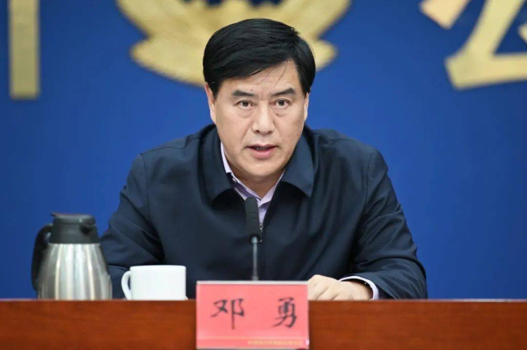 不断深化把握专项斗争规律推动扫黑除恶长效常治