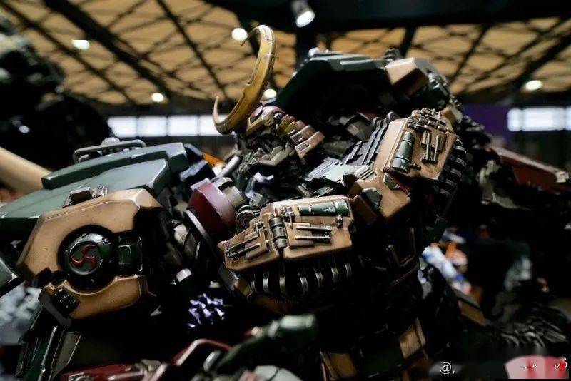 转载azureseastudio变形金刚正版授权雾隐暗丈雕像上色图