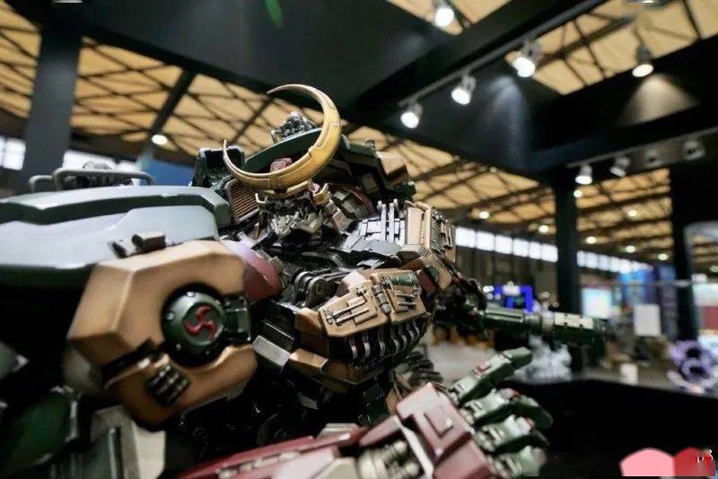 转载azureseastudio变形金刚正版授权雾隐暗丈雕像上色图