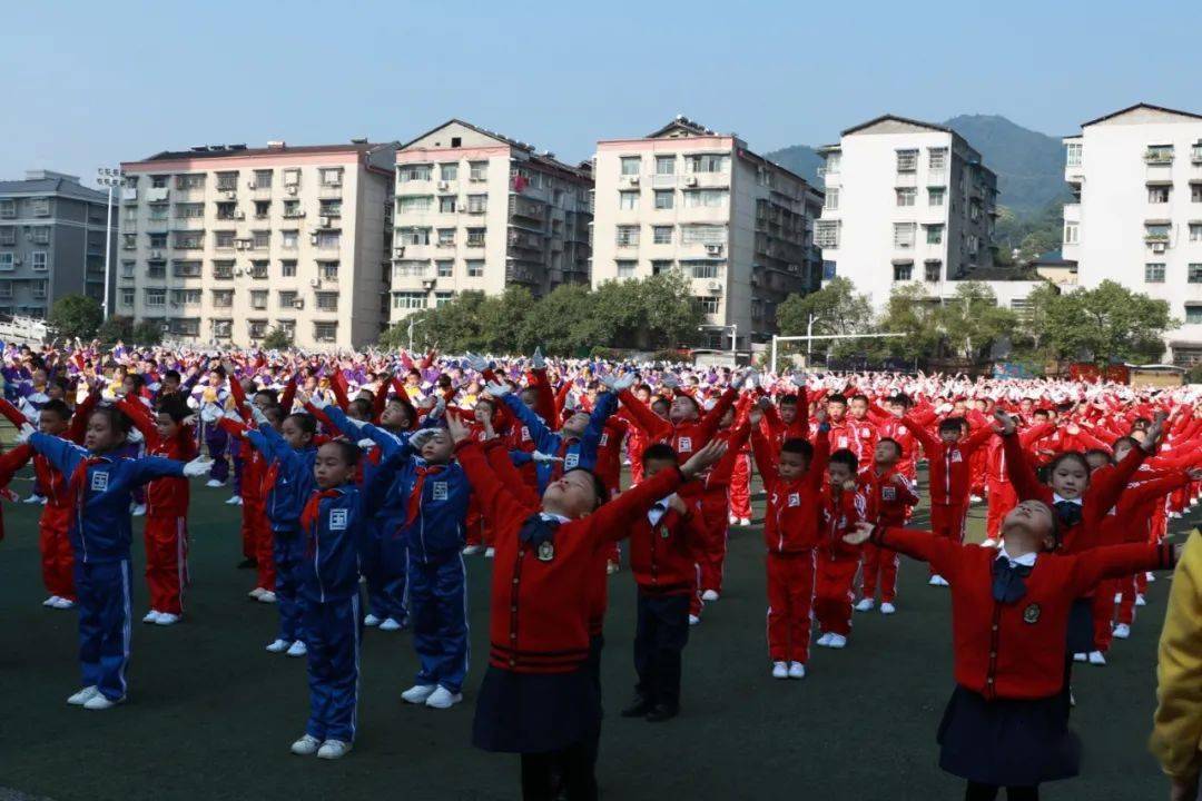 洪江幸福路小学举行千人广播操