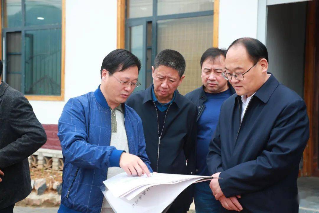 杜波到常村镇柴巴村看望平煤神马集团派驻干部及贫困户