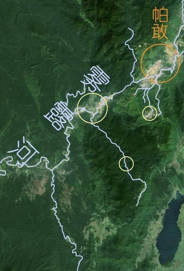最开始人们是从河里捡石头那时候,雾露河密林围绕如同世外桃源当地人