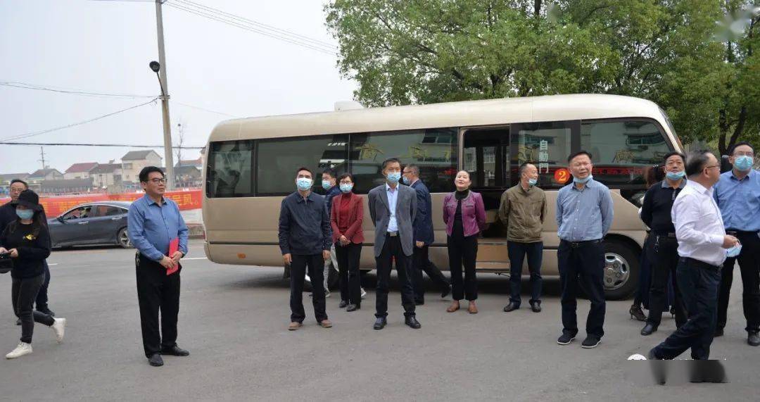 松滋二中:市人大常委会主任赵茂安同志到我校视察