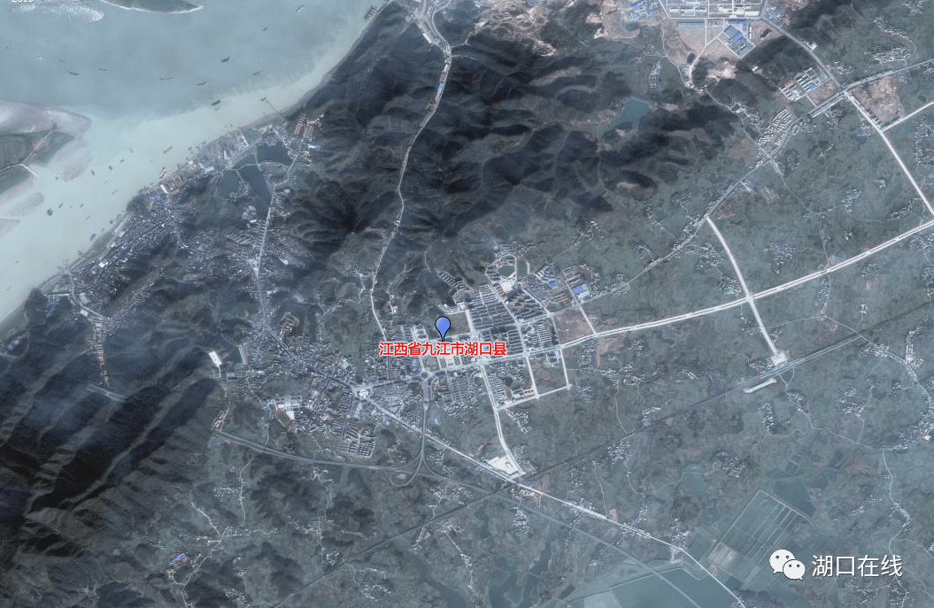 下面我们就跟着这些卫星地图,一起来看看湖口县城从2000年到2020年都