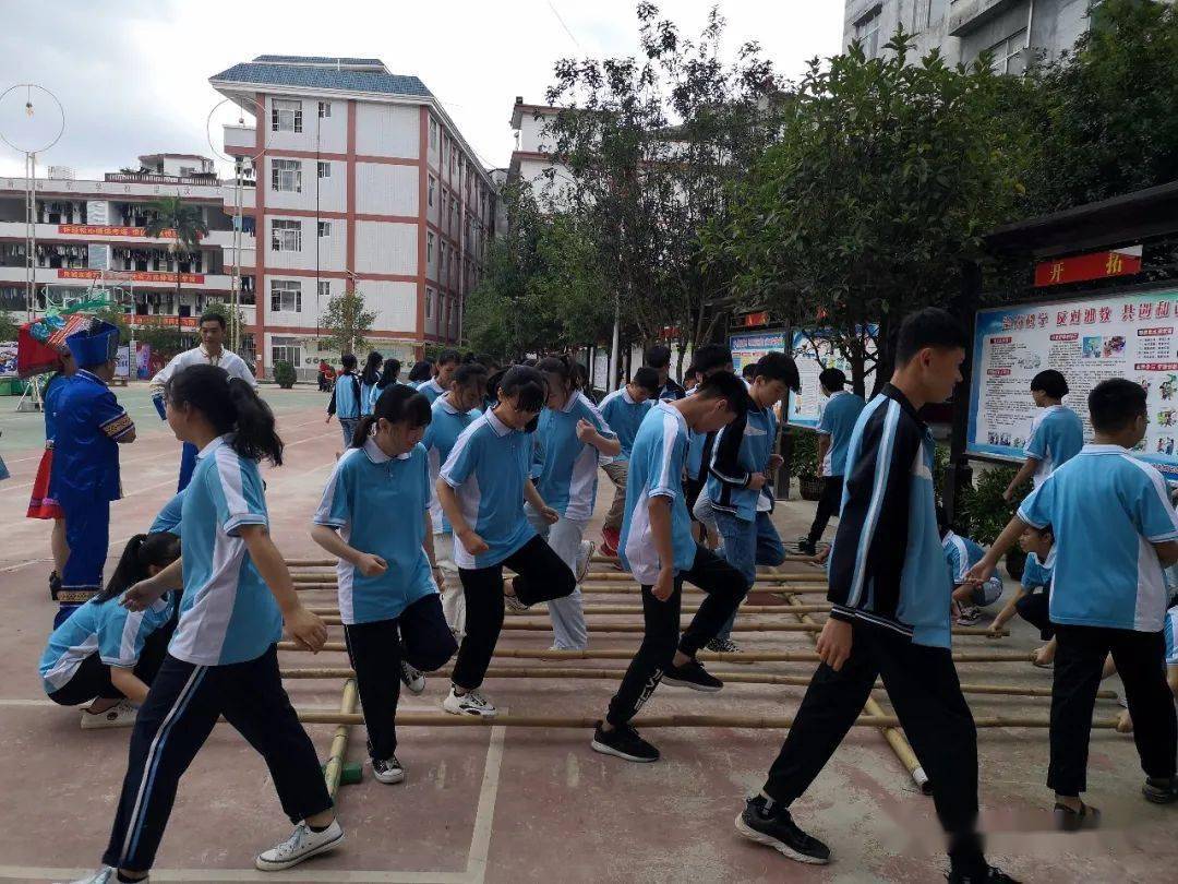 德保民族中学传承贝侬文化展示民族风采