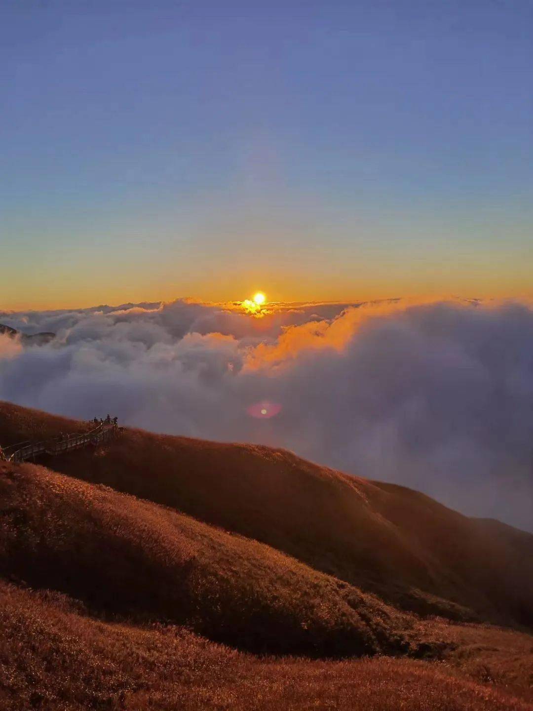 美景如畫在武功山與日出雲海撞個滿懷