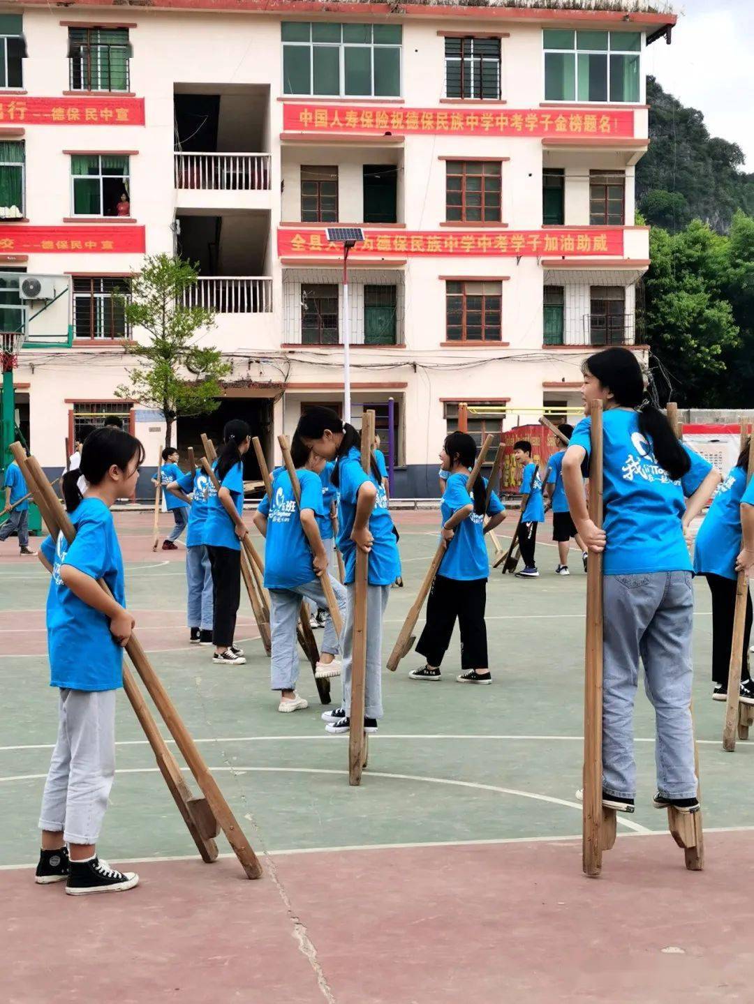 德保民族中学传承贝侬文化展示民族风采