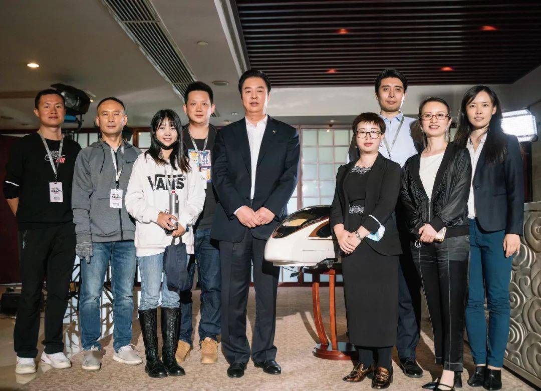 刘化龙称,尽管市场格局发生了变化,但中车的"竞,合"策略和"开放,共享