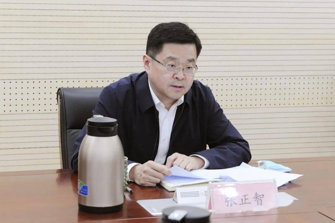 10月13日,市法院党组书记,院长张正智主持召开2020年第八次党组理论