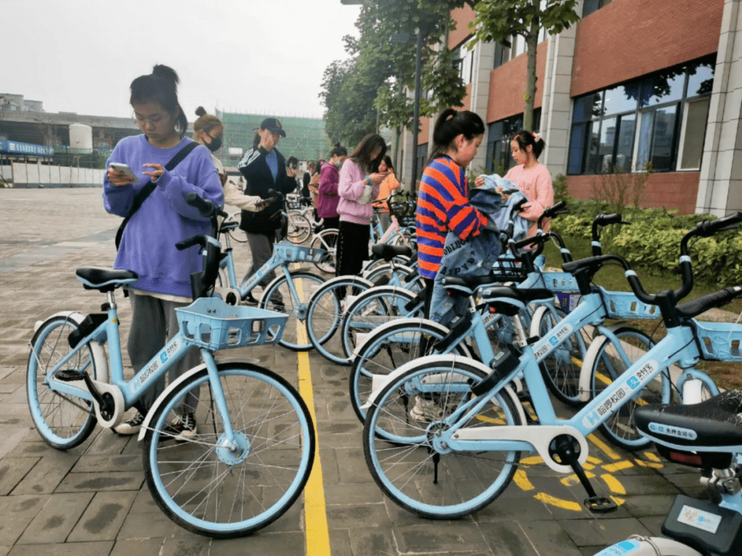 规范的自行车不妨亲自动手将其摆好05为共享单车的文明使用献言建策