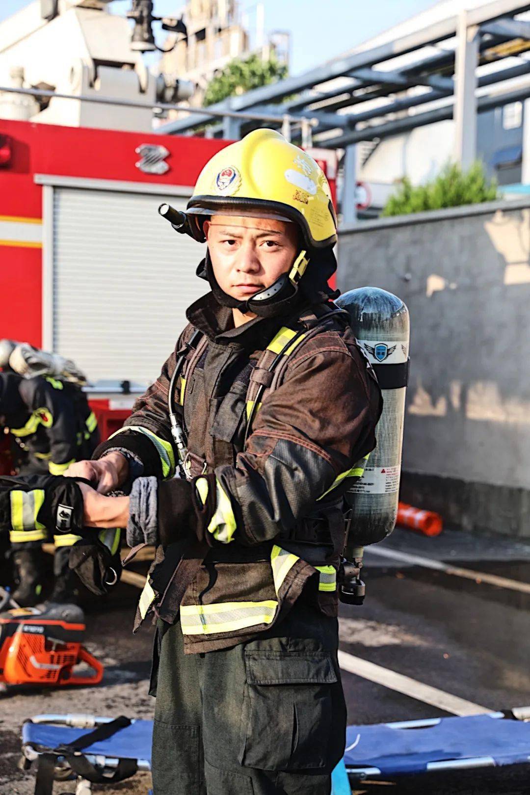 当代消防员艺术行为图鉴爱了爱了
