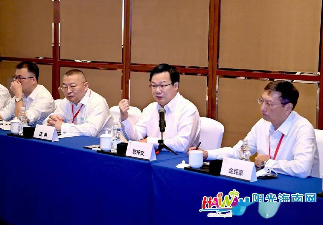 会上,郭梓文详细介绍了中国奥园集团的公司构成,发展历程和国内大型