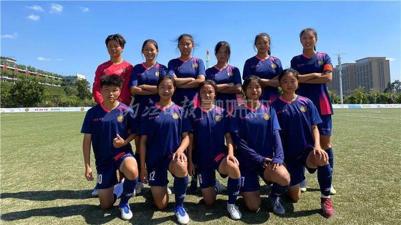 牛资中两女学生踢进国家队