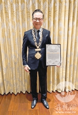 华人世界吴聪满博士因其支援抗疫受到表彰