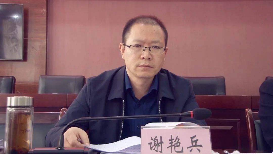 县领导贾圣君,雷敏,罗吉义,何俊锋,胡吉刚,陈春及部分县级部门负责人