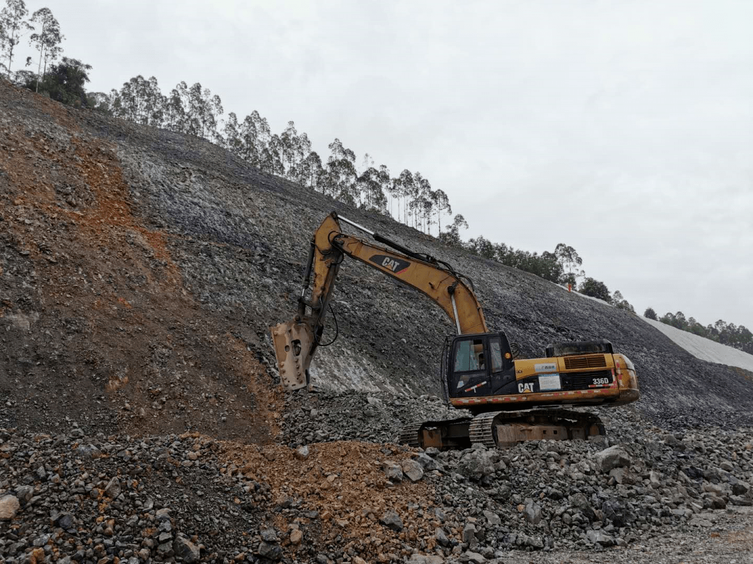 贯彻落实"一边坡一设计"跟踪边坡开挖至防护全过程项目公司成立边坡