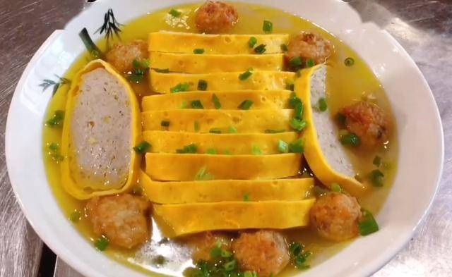 川南地区有一道传统名菜香碗,香软嫩滑,筷子夹