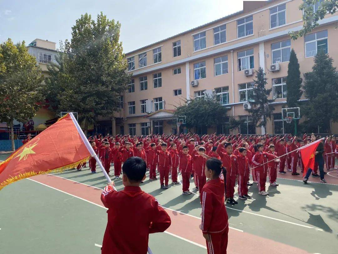 【主题队日】纬十路小学举行"高举队旗跟党走,争做新时代好队员"入队