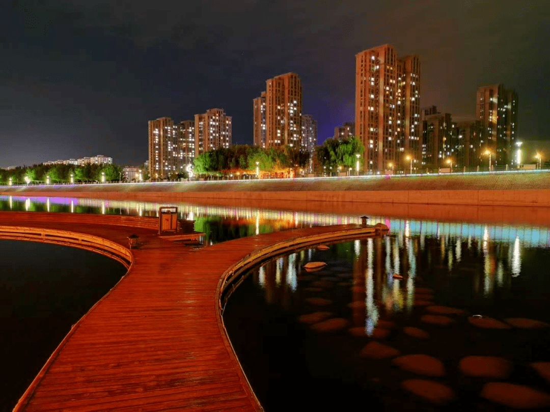 夜色闌珊處醉美天馬湖