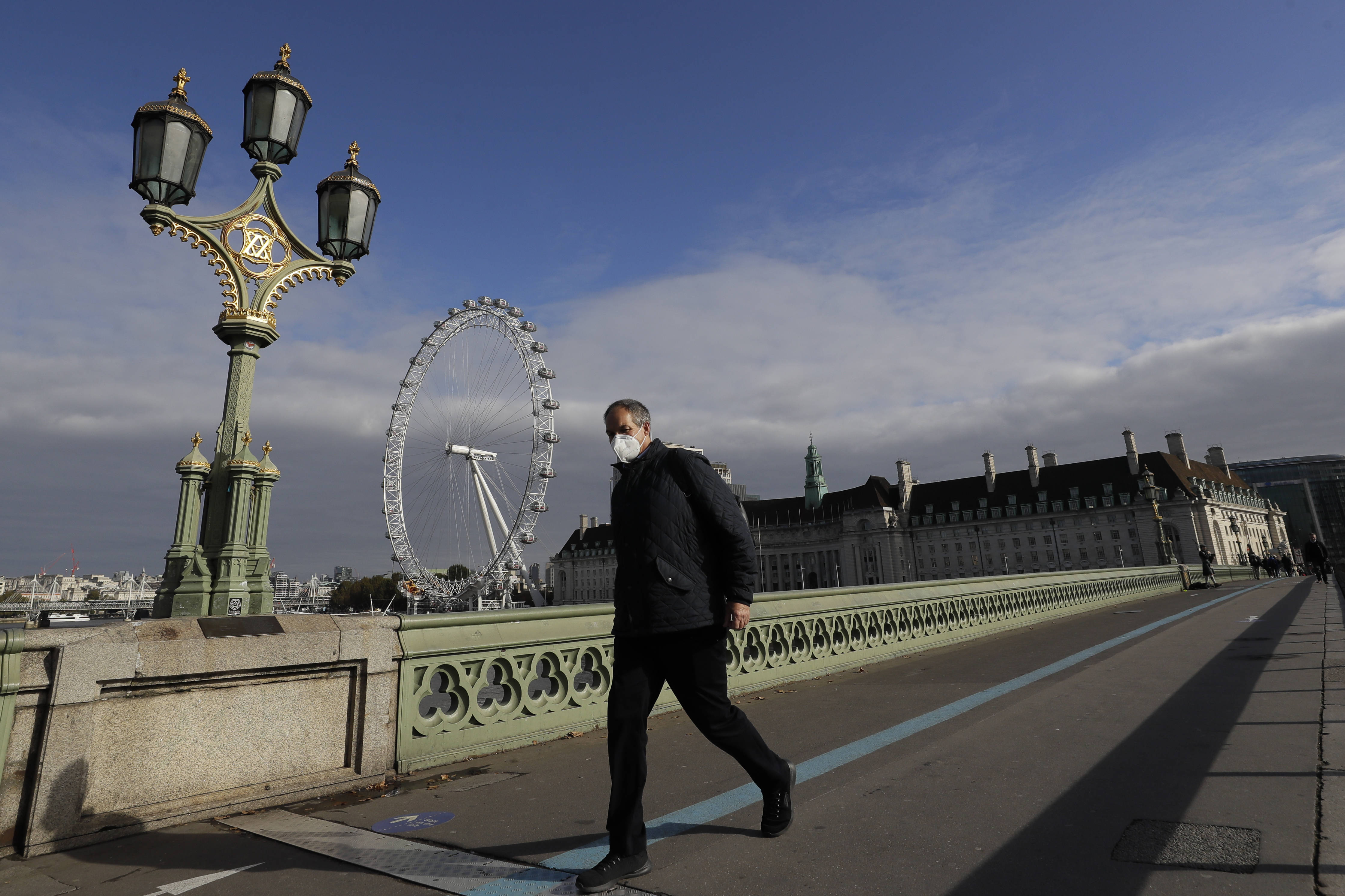 英国提高伦敦等地区新冠警戒级别