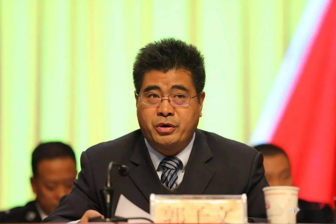 州人大常委会副主任,县委书记石华雄出席会议并讲话.