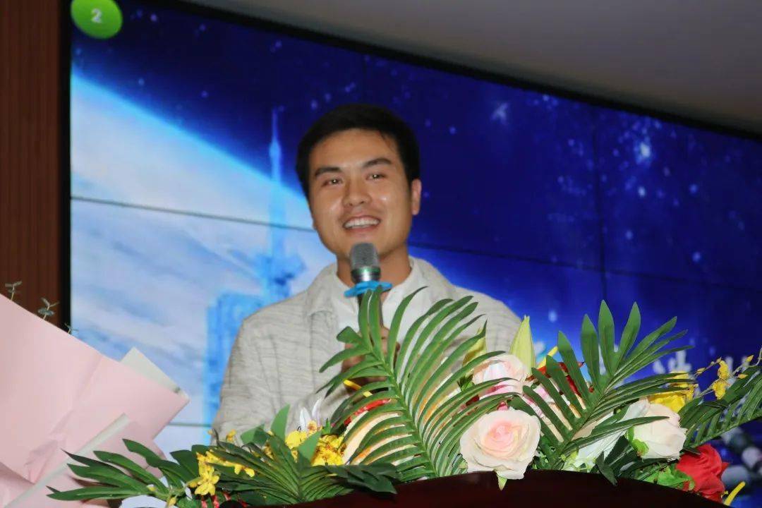 活动由杭州市第十五中学教育集团崇德中学副总校长朱升主持.