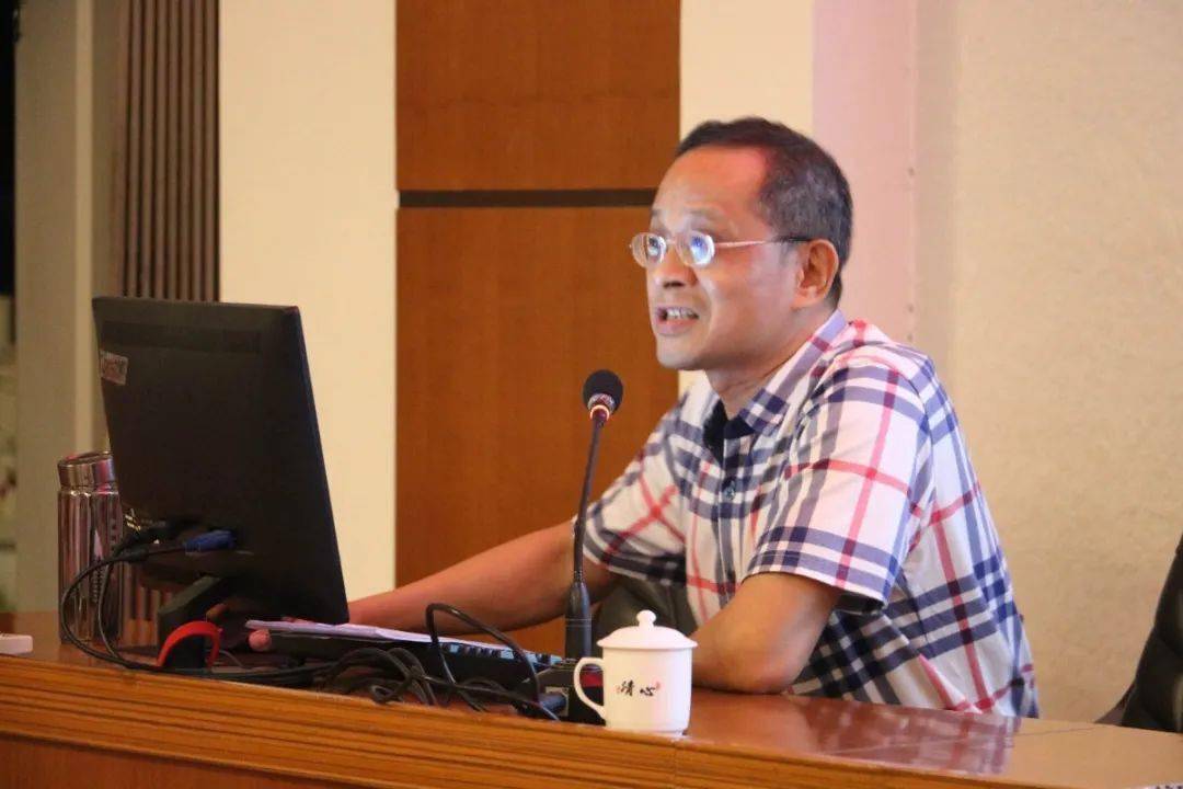 赵艺阳老师讲座01活动回顾讲座由教研室主任陈良达老师主持.