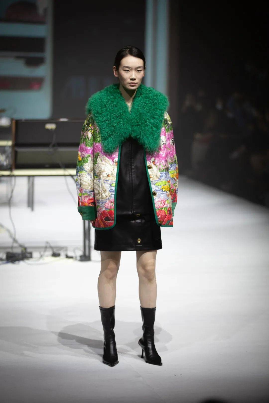 融合守创play时装秀北服校友用时尚探索未来