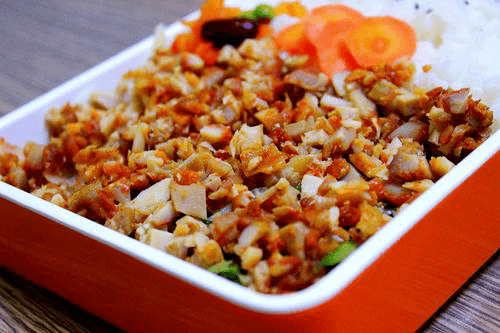 清真食堂:烤肉拌饭(一楼)诸位不妨多去尝试几次还可以搭配多种菜品(鱼