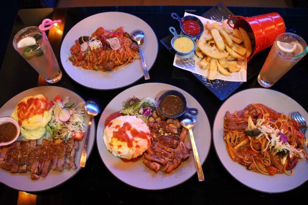 【套餐内容】西式简餐 4选2(牛肉辣油意大利面,肉丸番茄汁意面,黑椒