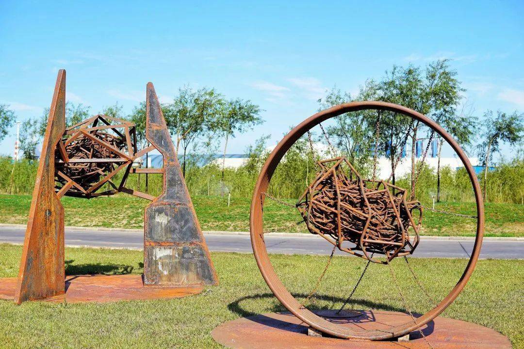 2020德龙杯钢铁雕塑创作营展览开幕续写工业旅游新篇章