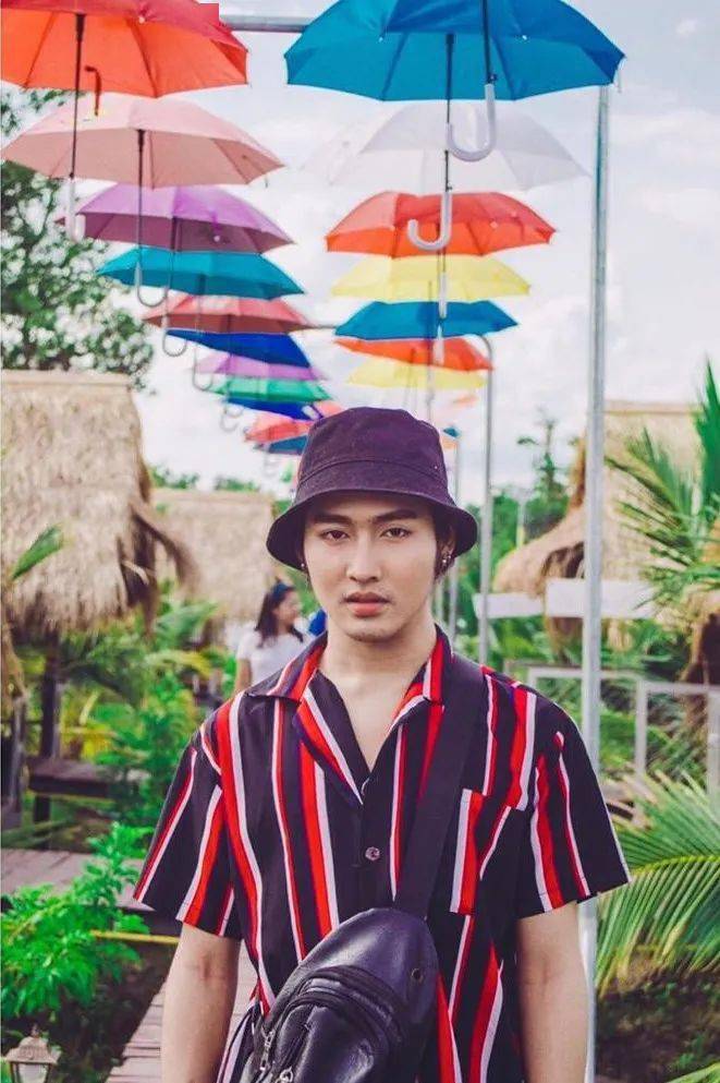 泰国又一洗脑神曲珍珠奶茶更有趣的是它背后的易装大佬