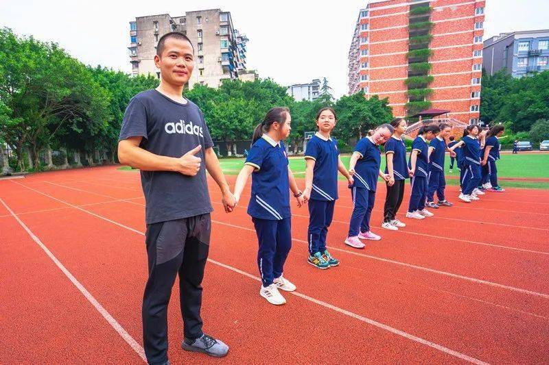 换羽成长展翅高飞重庆求精中学初2020级弥月纪念之班级大pk活动