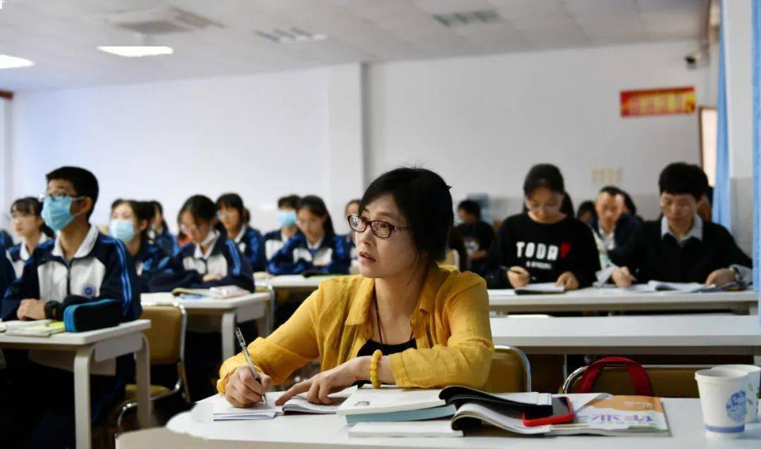 教研活动促交流均衡教育共发展我校与梁弄镇初级中学开展第二次结对